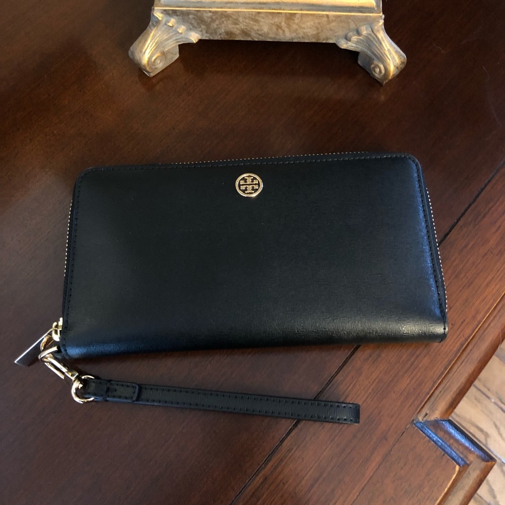 Tory Burch Zip Around Wallet